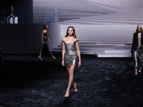 evento versace milano dicembre 19|Sfilata di Versace Milano Fashion Week: i due volti della .